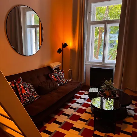 Quiet By The Metro Apartment Prag