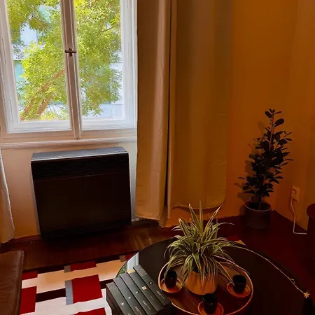 Quiet By The Metro Apartment Prag